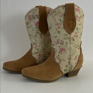 Santa Fe Boot Co Floral Cream and Tan Heeled Boots with Western Flair